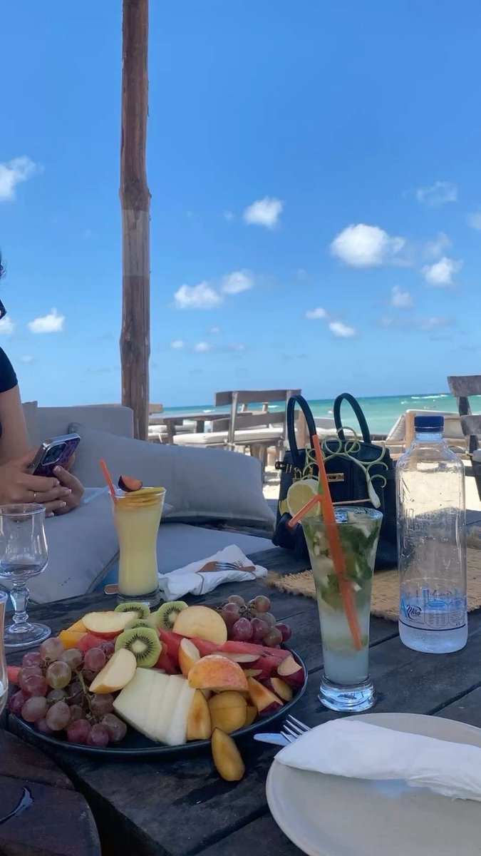 naomi ✮ tweet media