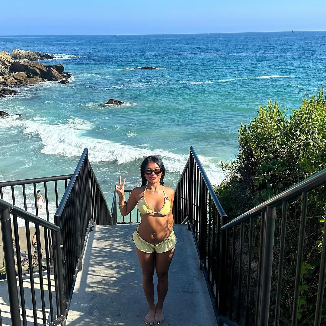 naomi ✮ tweet media