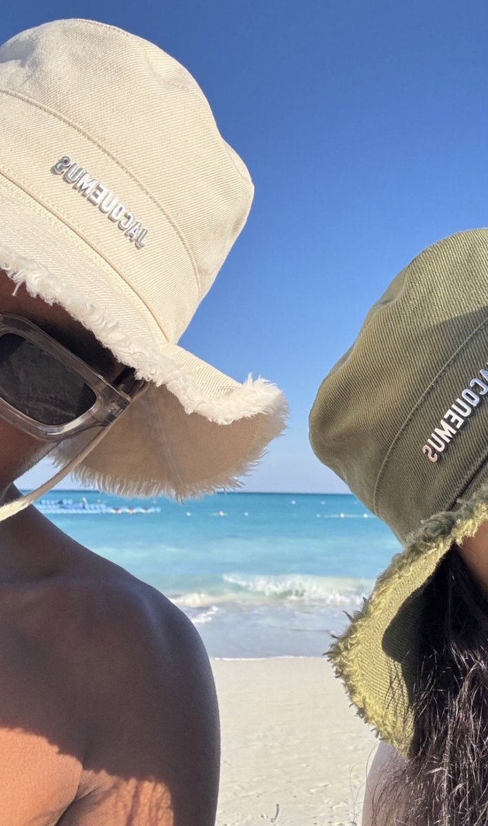 naomi ✮ tweet media