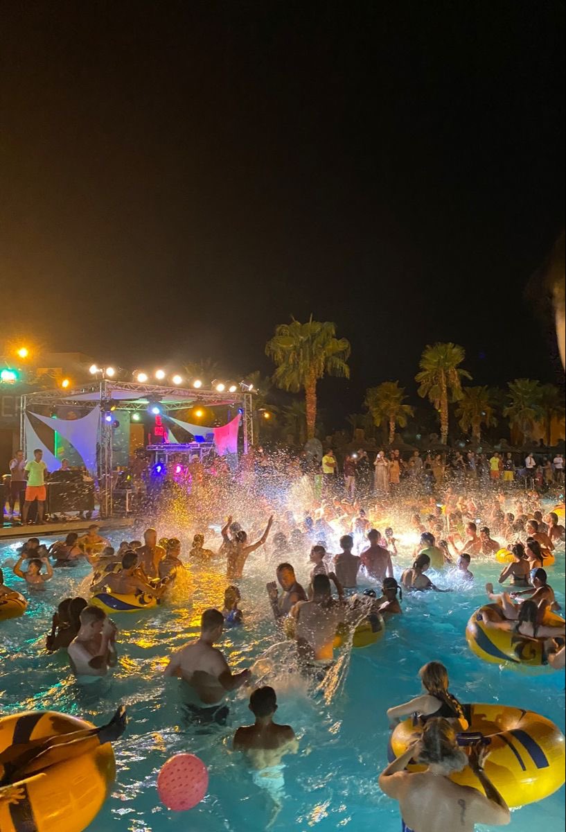 naomi ✮ tweet media