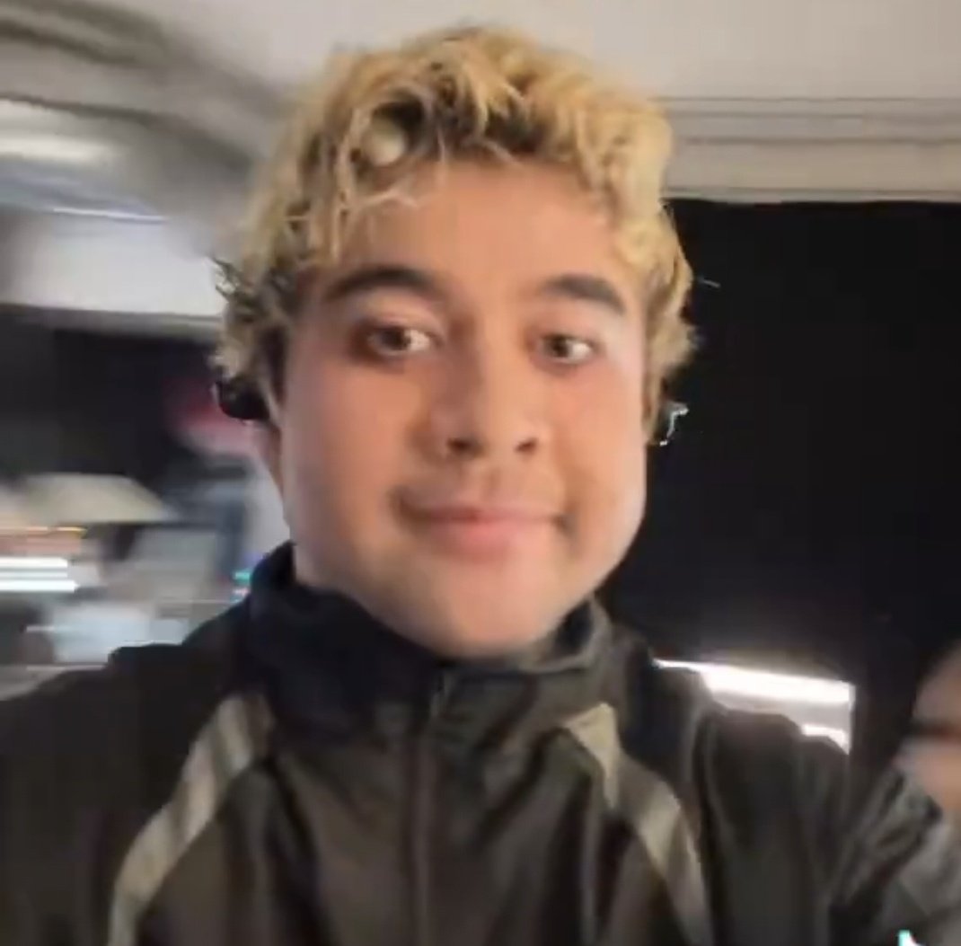 iva is a ☆ tweet media