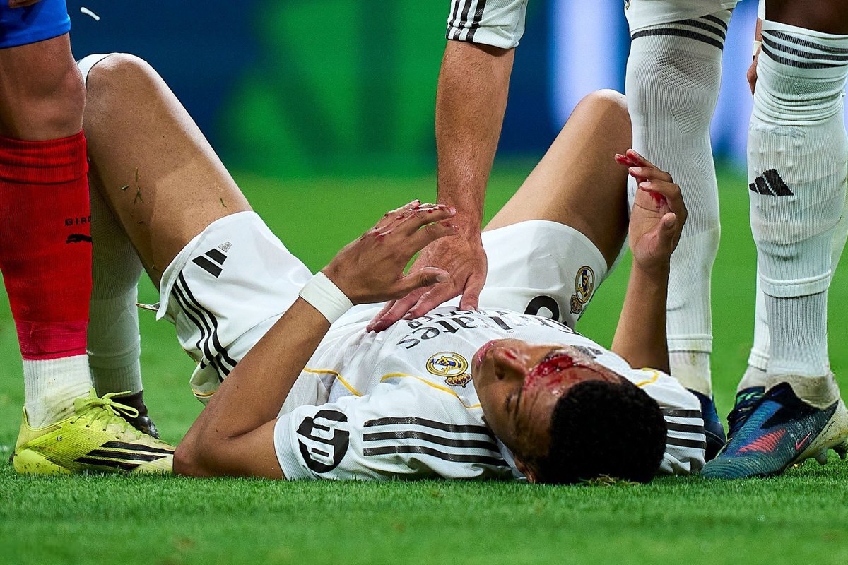 alejandrooaznar's tweet photo. @PavelFdez @realmadrid Vaya semana de roces 🤣🤣🤣🤣🤣🤣, lo de la sangre será mentira también, eres penoso https://t.co/CeRHSMh5xg