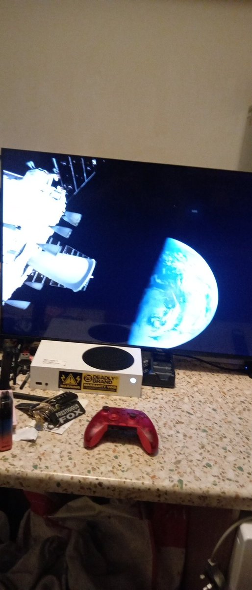Tony090280's tweet photo. Watching the return of the brave people from the #artemis return to earth #history made here saw them take off and watching till #splashdown peace to all 🙏 https://t.co/mFwXCsqQ8A