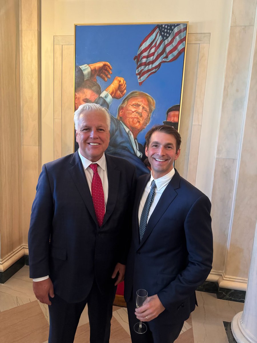 crowegreg1's tweet image. Honored to represent Boostr Displays at the White House this week.

An incredible experience personalland a powerful reminder of the impact our work can have across communities, schools, and athletics nationwide.

We’re just getting started.
#BoostrDisplays #LED #RaiseTheStandard