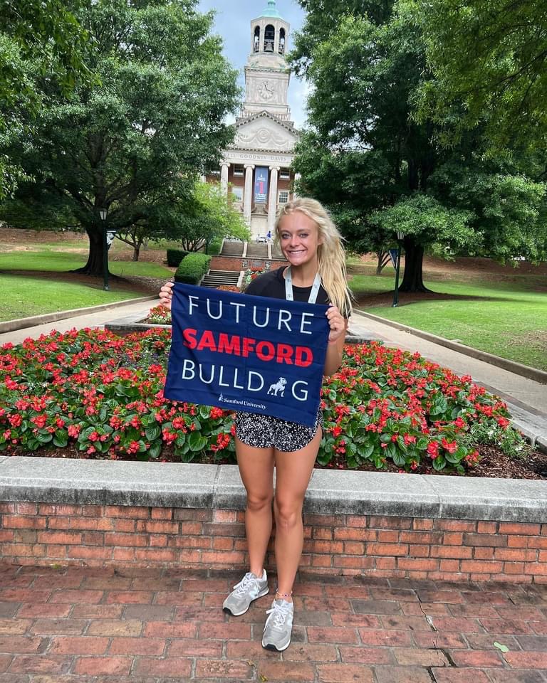 ChooseSamford's tweet photo. SENIOR TO SENIOR | Abigail Howle

"Let go of expectations and trust God’s plan. Say yes to new experiences, seek mentorship, and get plugged into community. Step outside your comfort zone, grow into who you are, and don’t stress the small things. It all works out." https://t.co/HQrTKCWJ8L