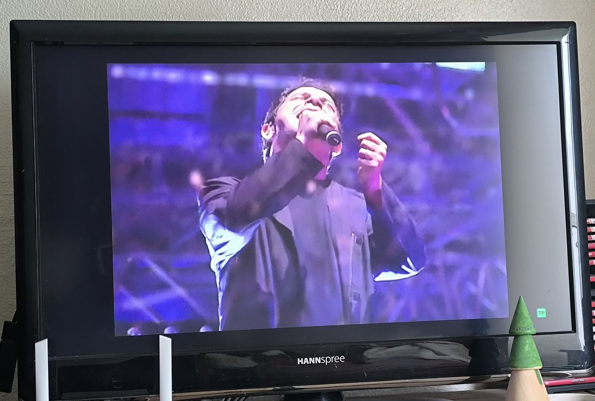 GeNNiiSS's tweet photo. Yo lloro....tú lloras...y todos lloramos viendo esta parte del documental 😭😭😭 

Cuando nadie me ve puedo ser o no ser..... Ofuuuuuu chikillo ,respiro ,trago y sigo 😭😭

Bonito eres  @AlejandroSanz 😍😍

 #CuandoNadieMeVe https://t.co/xE4oi5SBcG
