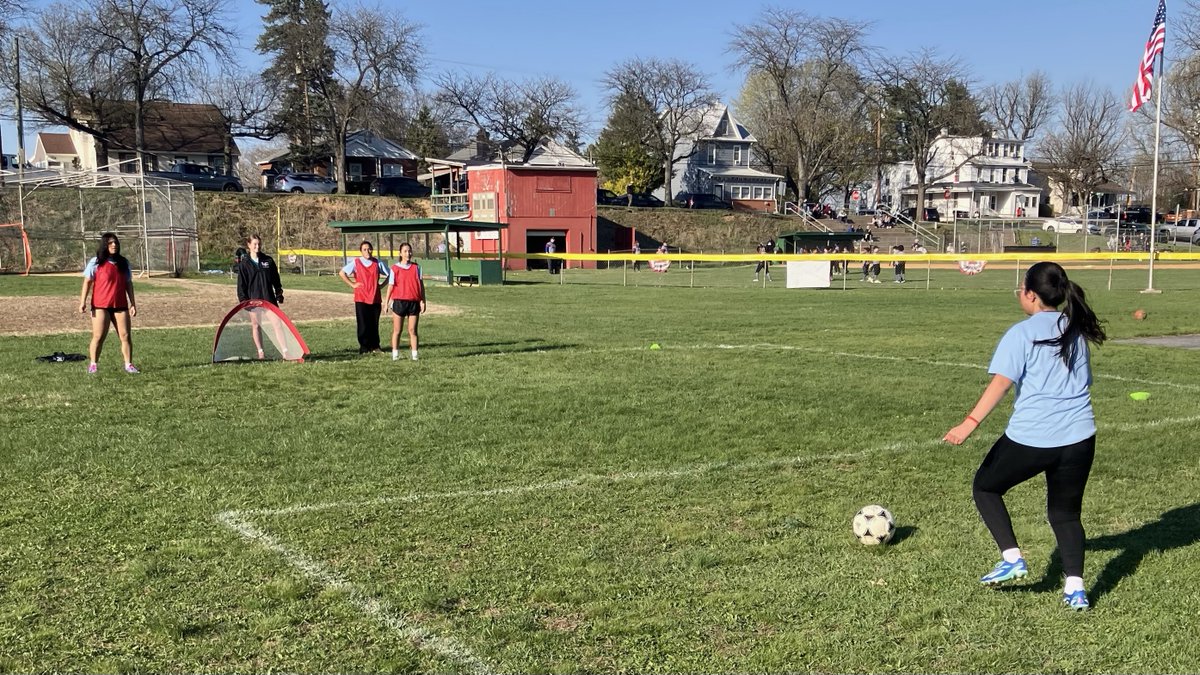 EPAYouthSoccer's tweet photo. Learning from the pros 🔥

Harrisburg middle &amp; high school girls trained with @LANCinferno players and USL W Head Coach Stephanie Cleaves at Penbrook Community Park. Thank you to Lancaster Inferno for a great clinic! https://t.co/N3xtGa25yI