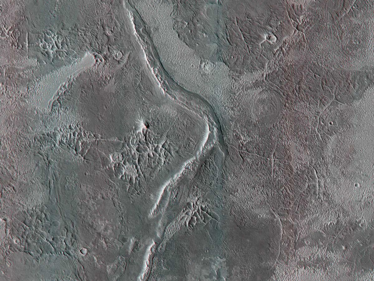 HiRISE's tweet image. HiRISE 3D: A Sinuous Ridge and Surrounding Material Southwest of Capen Crater

This could be an inverted stream channel, and  various intersecting “dikes,” layers or terraces, and bedforms similar to those in Meridiani Planum.

uahirise.org/anaglyph/ESP_0…

#Mars #NASA #science