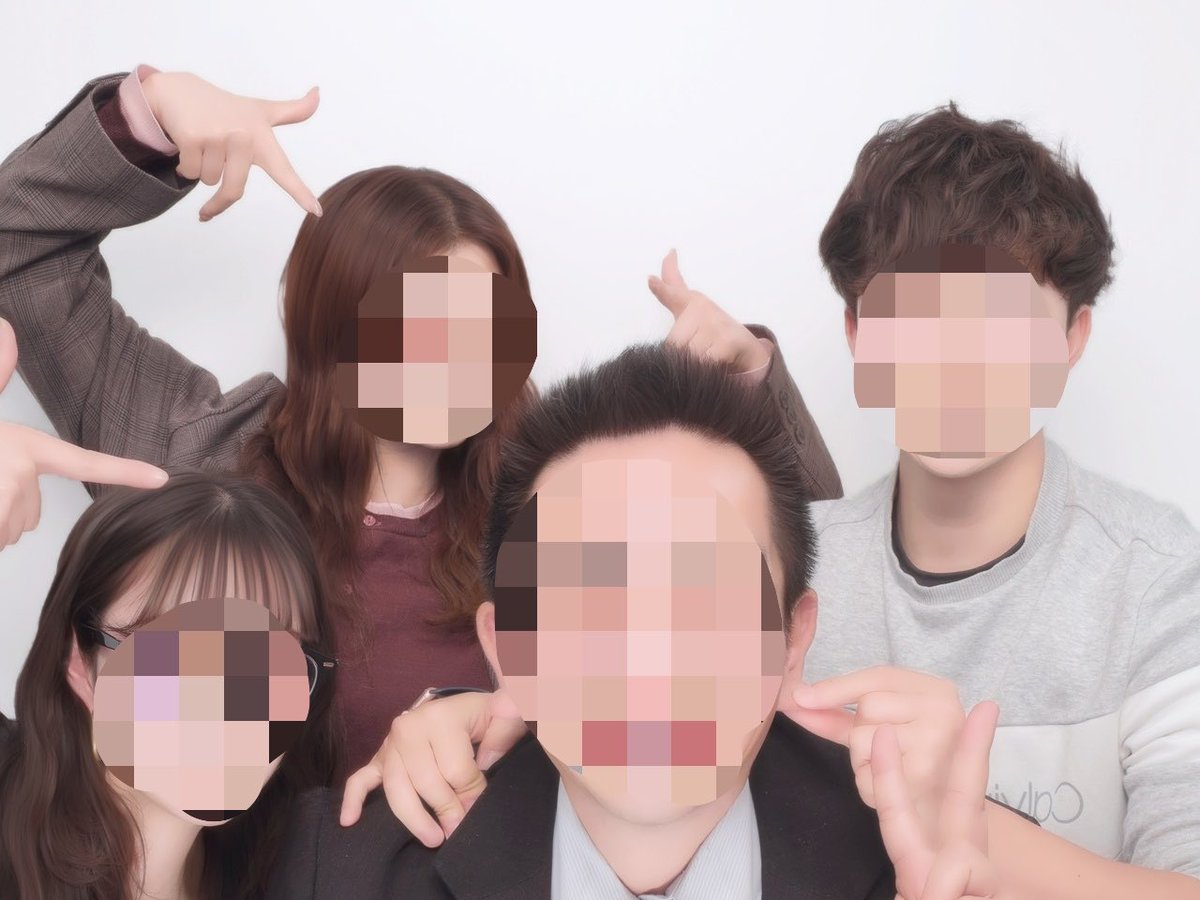 thingaara's tweet photo. 高校時代の恩師と飲み行ってプリクラ撮った https://t.co/ex8zHuMV46