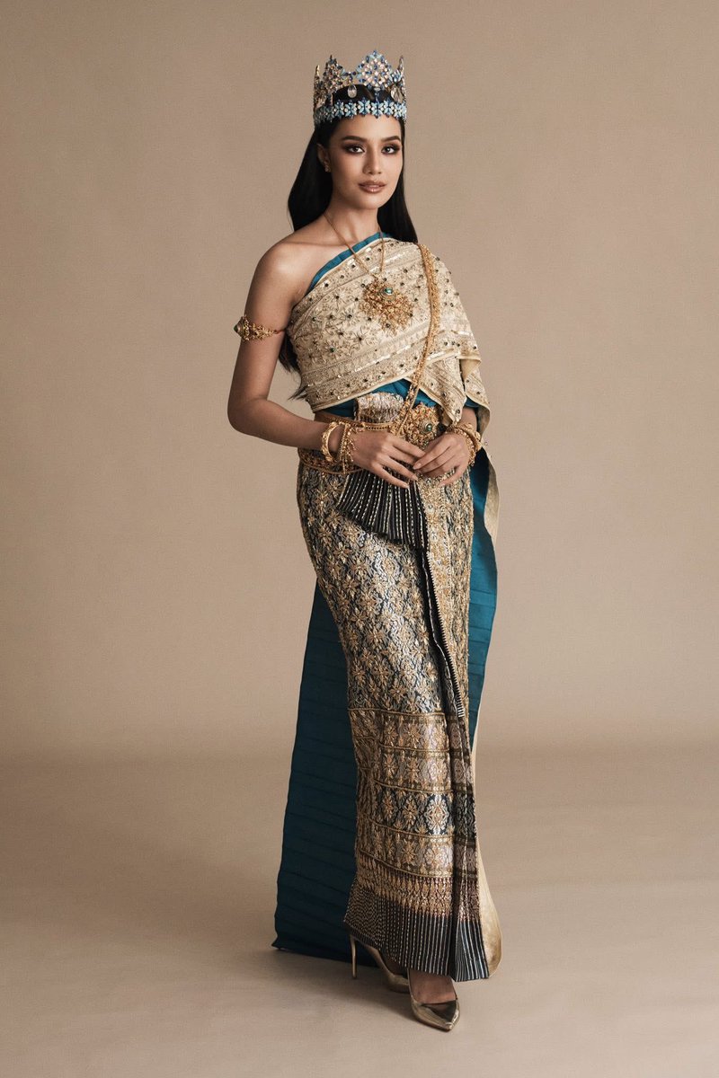 Alexa4Shu's tweet image. #ChudThai by #MissWorld2025
#OpalSuchata 
#ThaiDress #ThaiNationalCostume
