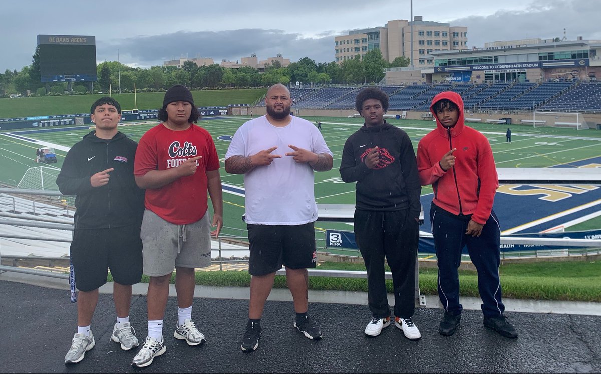 logancoltsfb's tweet photo. Thank you @UCDfootball for hosting!

#LoganPride #Family #RecruitTheShoe https://t.co/MdlxmBGp85