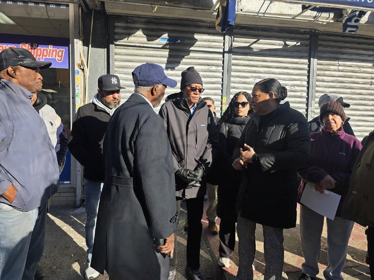 SenatorRJackson's tweet image. Listening is where good policy begins. I met with HDFC shareholders at 2089–91 Amsterdam Ave—hearing concerns, shaping solutions. 

Preserving affordable homeownership is about more than buildings; it’s about protecting stability, dignity, &amp;amp; the right to remain.

#CommunityFirst
