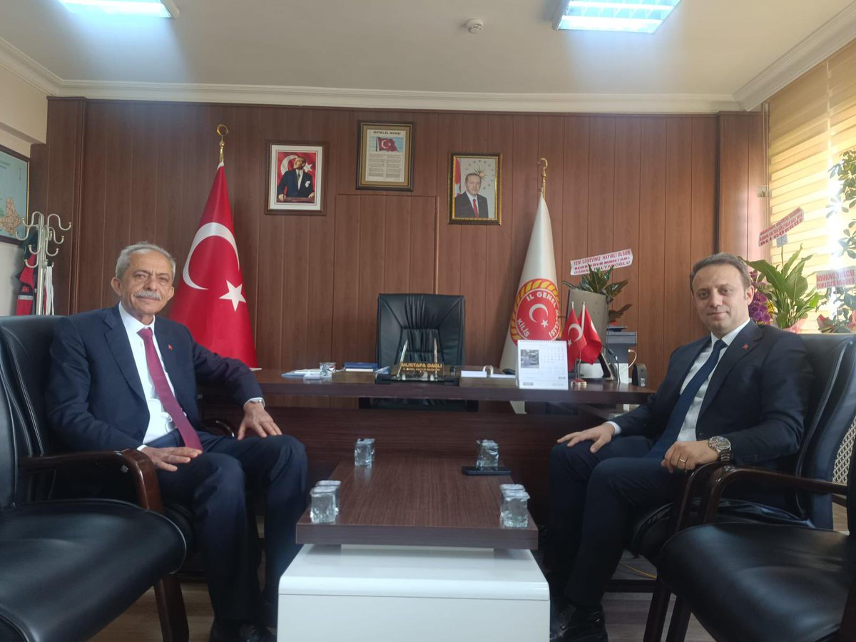 Kaymakamımız Sayın Erdem Karanfil, İl Genel Meclis Başkanlığına yeniden seçilen Sayın Mustafa Dağlı’ya hayırlı olsun ziyaretinde bulundu.

Sayın Dağlı’ya yeni dönemde başarılar diliyor, görevlerinin ilimize ve vatandaşlarımıza hayırlı olmasını temenni ediyoruz.