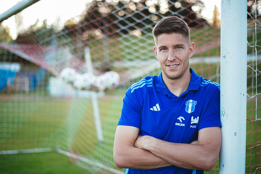 Dostać dzisiaj przed meczem mocny cios, potem wśród tłumu wsłuchiwać się w minutę martwej ciszy i na końcu dowieźć. Sprawy sportowe nie są dzisiaj najistotniejsze, ale gdy już o nich mówimy to miejmy świadomość, że w bramce mamy pierdolonego kozaka.