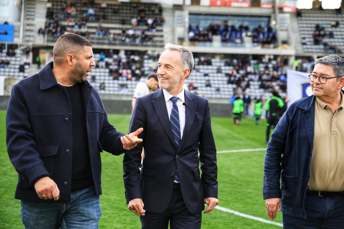 egregoire's tweet photo. ⚽️ Coup d’envoi à Charléty pour @Paris13Atletico contre @SMCaen ! 

Un club engagé, formateur et essentiel dans nos quartiers, qui porte aussi de grands défis à l’aube de la future Ligue 3.

À leurs côtés avec @jerome_coumet pour soutenir le sport, la jeunesse et l’avenir du football parisien !