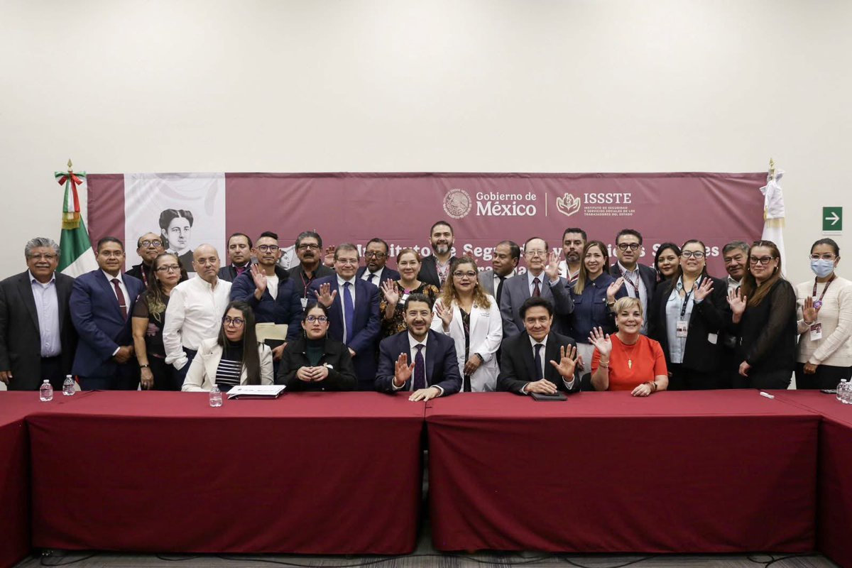 IsssteSanLuisP's tweet photo. 📰 #COMUNICADO
Martí Batres encabeza reunión con directoras y directores de hospitales del ISSSTE.
🔗https://t.co/Zvl45ijiX5 https://t.co/D7jWDXwYJm