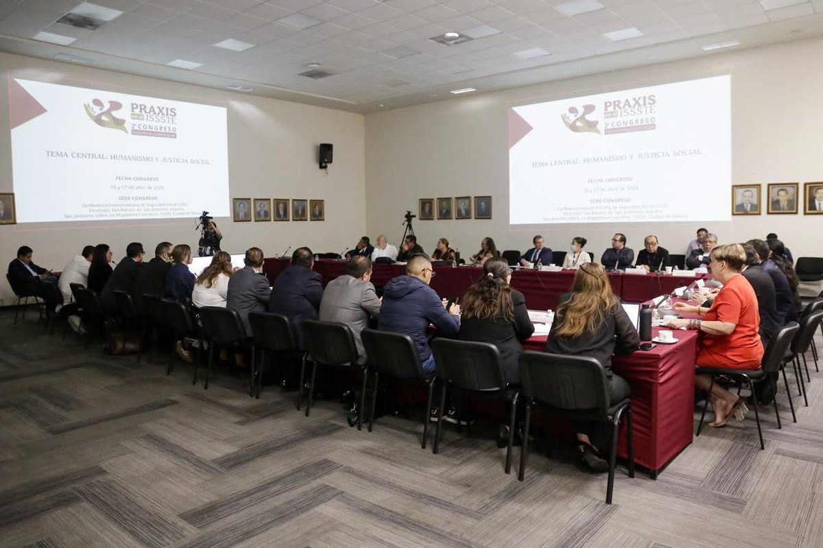 IsssteSanLuisP's tweet photo. 📰 #COMUNICADO
Martí Batres encabeza reunión con directoras y directores de hospitales del ISSSTE.
🔗https://t.co/Zvl45ijiX5 https://t.co/D7jWDXwYJm