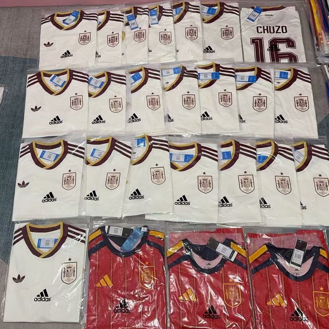 SoyAnteto's tweet image. Un proveedor de confianza me ha regalado todas estas camisetas y la verdad es que son una locura

Incluye equipos, selecciones y modelos retro, destacando por su buena calidad y precios muy asequibles

Si os interesa —&amp;gt; +86 134 1612 7767

#halamadridynadamás #realmadrid #liga