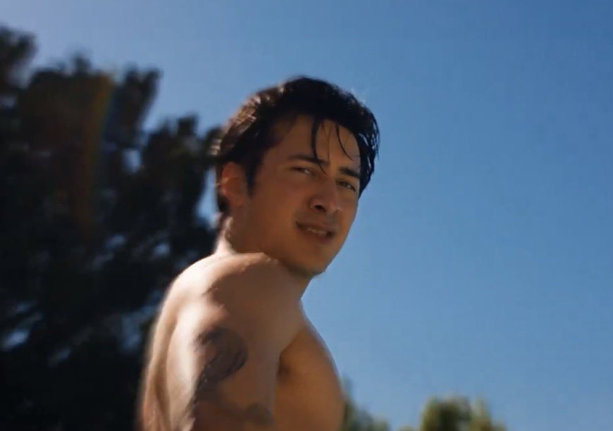 leslie ⚜️ tweet media