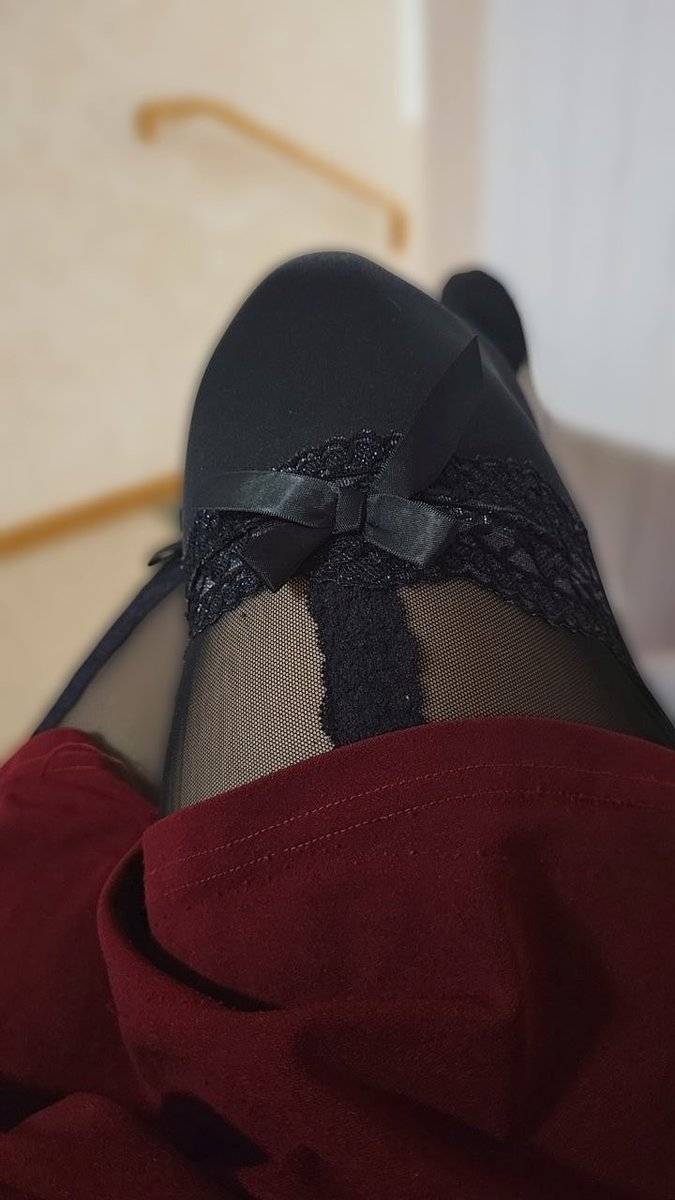 Du weisst was ich sehen möchte, kleiner Beta 😉

#Findom #Finsub #Gsldherrin #FSK18