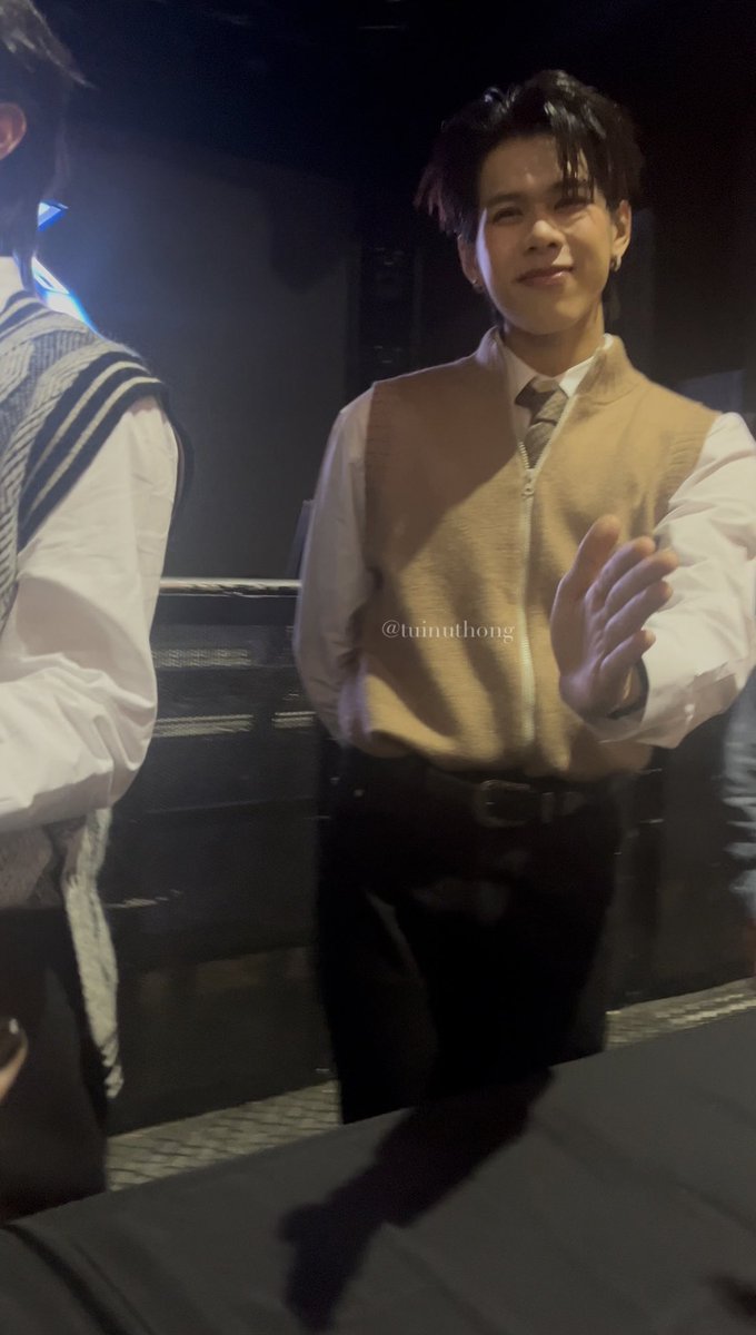 p。。。(๑・̑◡・̑๑) in london tweet media