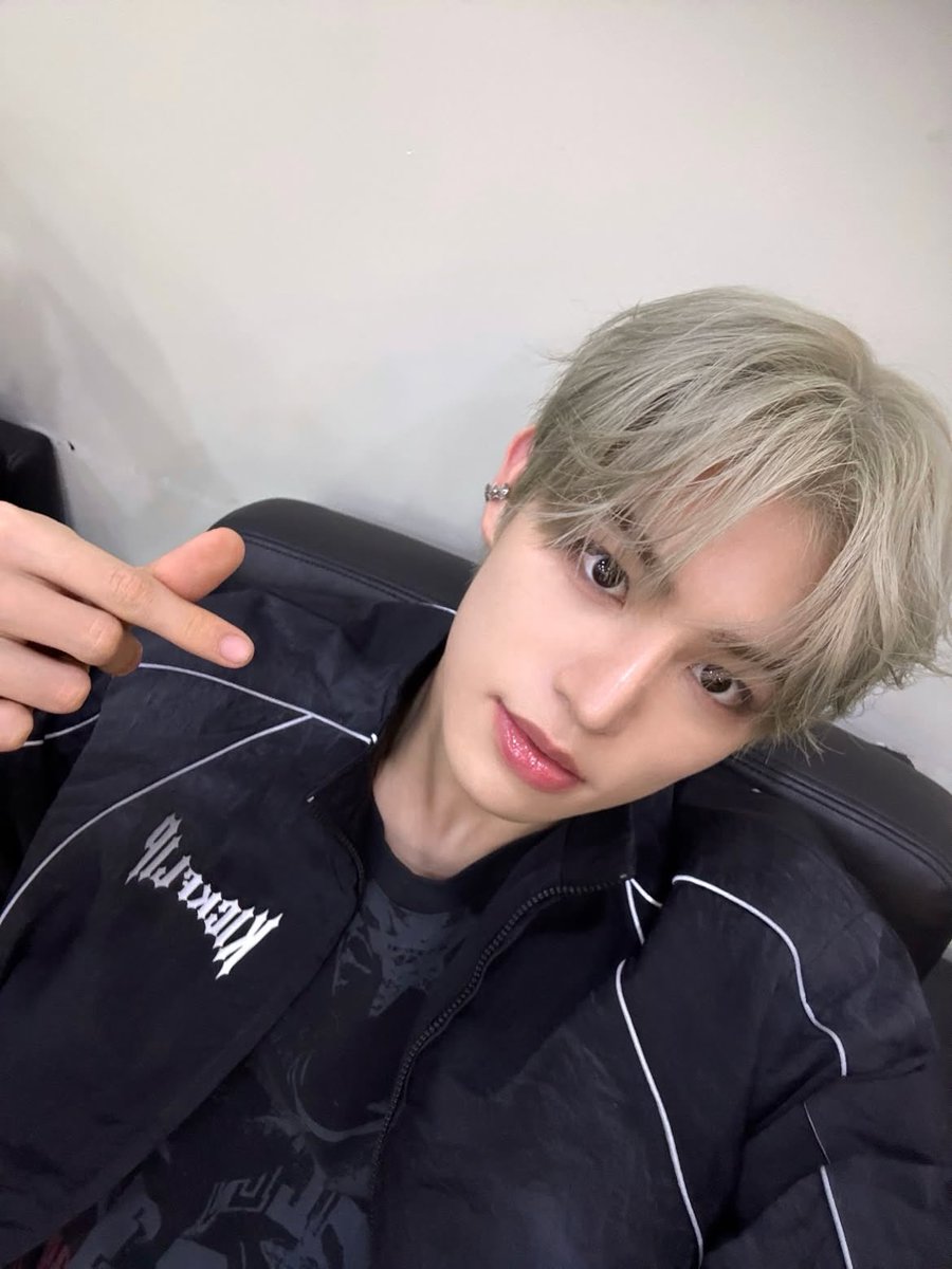 Andrew (@noahbetaa) on Twitter photo 