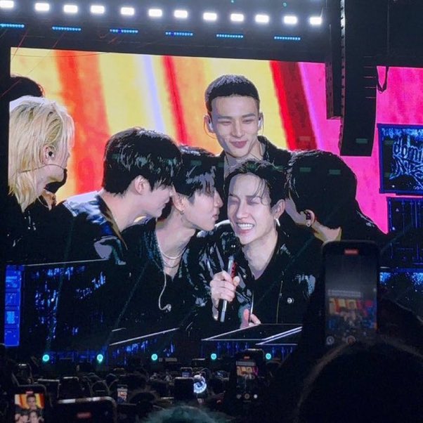 monpuddiing's tweet photo. hoy justo hace un año tuvimos finalmente a stray kids en México, la idea de que realmente amaron y vivieron la cultura al máximo me hace pensar que realmente volverán algún dia 💔🇲🇽 https://t.co/bHVYAacuN4