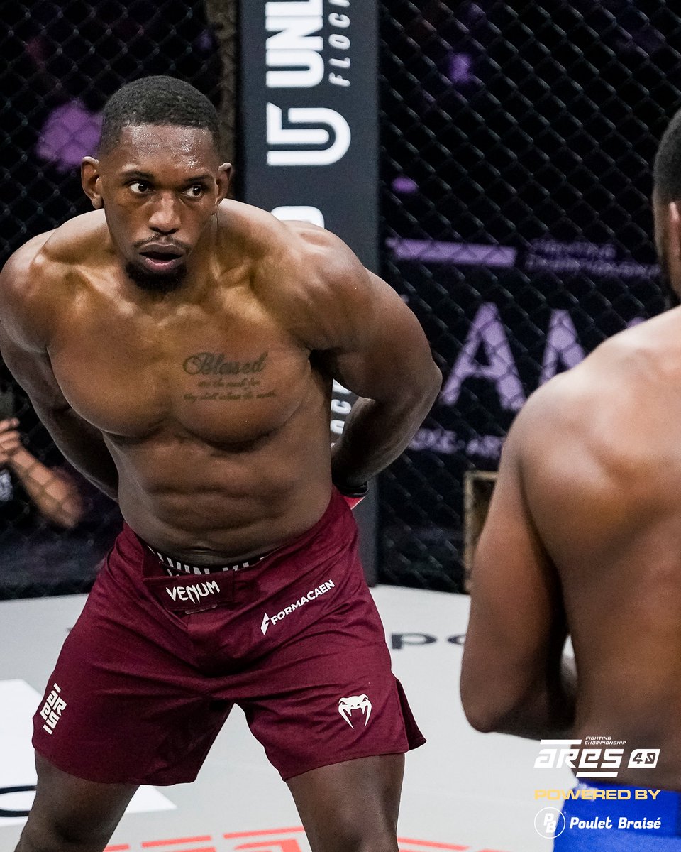 ares_fighting's tweet photo. Débuts parfaits pour William Loussala ! ✅

Première apparition à ARES, première victoire en professionnel.
Un TKO au round 2 pour marquer les esprits dès l’ouverture. 

Le ton est donné pour la suite de la soirée. 🔥

#ARES40 

En direct sur @canalplussport &amp; @ufcfightpass https://t.co/oVgxVxQQlV