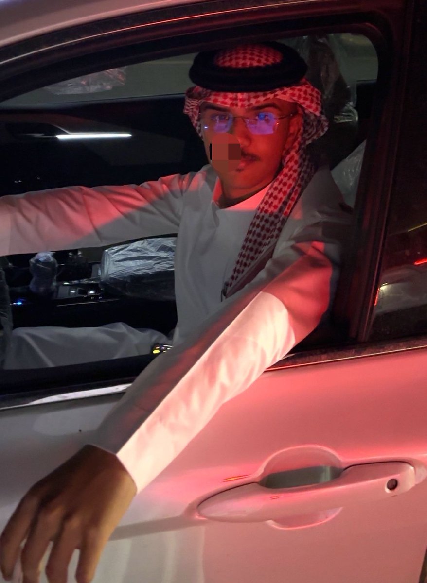 una9er_'s tweet photo. قولو له انه لا يقاطعني ولو بالتيلفون
ترا غرامه في ضميري مثل عش العنكبوت

ماغير اهوجس به غلا من دائرية تلفزيون
ولا اخذ إلا حاذفٍ روحي على خط الثبوت

الحب منه غير والحديث عنده ذا شجون
مع اعتبار اليل هادي والاناره في ثبوت https://t.co/SFQKFxWEC3