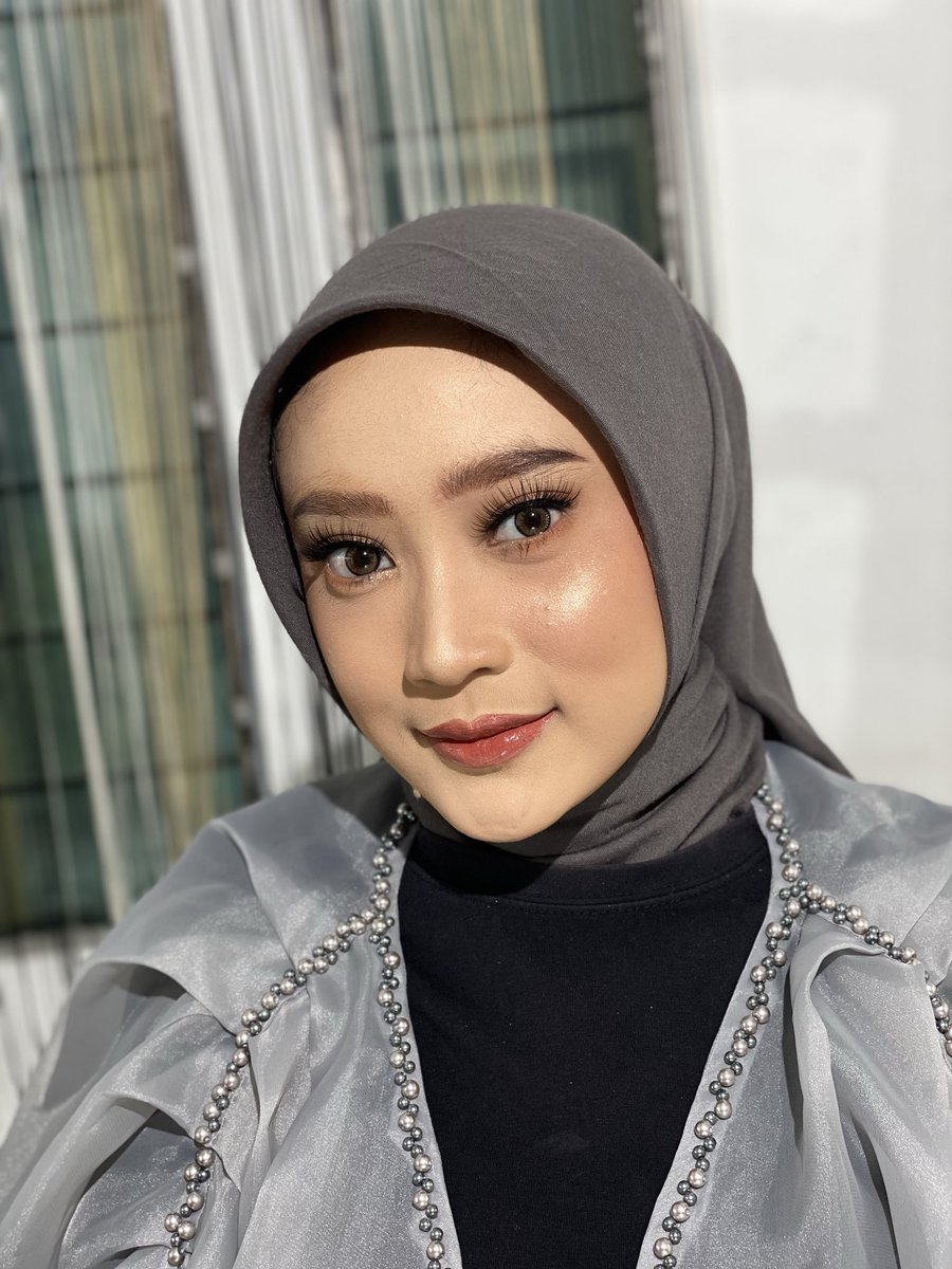 Muasemarangindi's tweet photo. @MenfessUdinus warga UDINUS yang mau wisuda Mei Silahkan kak  
langsung aja boleh tanya tanya dulu kak💓🫶🏻
https://t.co/2FpQT7OFap https://t.co/ue6Y36wRlg