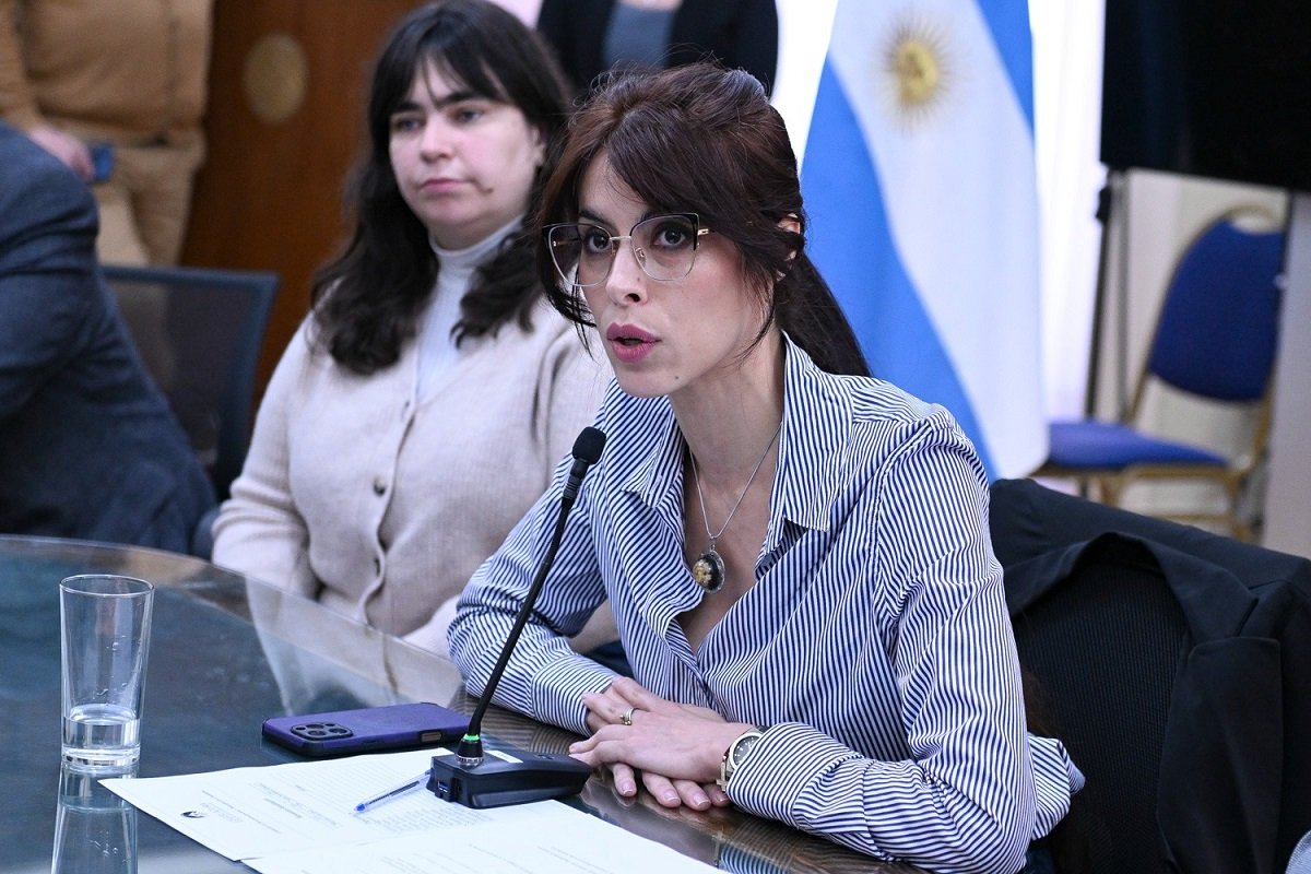 La diputada <a href="/becafleitasok/">Rebeca Fleitas</a> asumió en Descentralización y apuntó a devolver competencias a las comunas. La diputada de LLA planteó fortalecer el rol de los comuneros y la aplicación plena de la Ley de Comunas. Todo en notibuenosaires.com.ar 
notibuenosaires.com.ar/nba/index.php?…