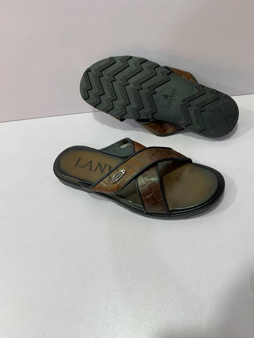 Dinero Crocs 🚚 tweet media