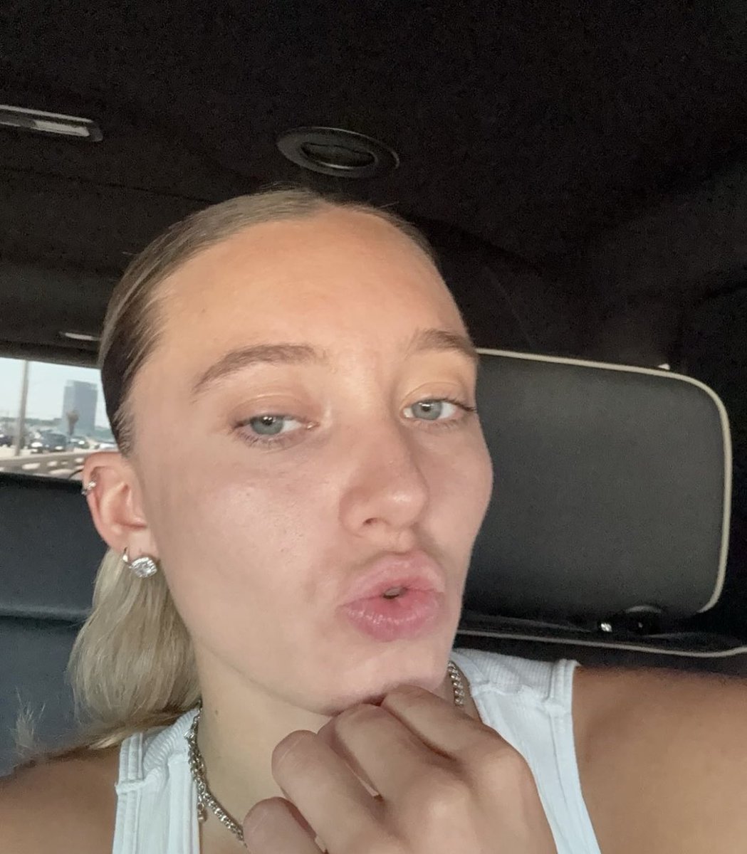 paige and azzi 😌 tweet media