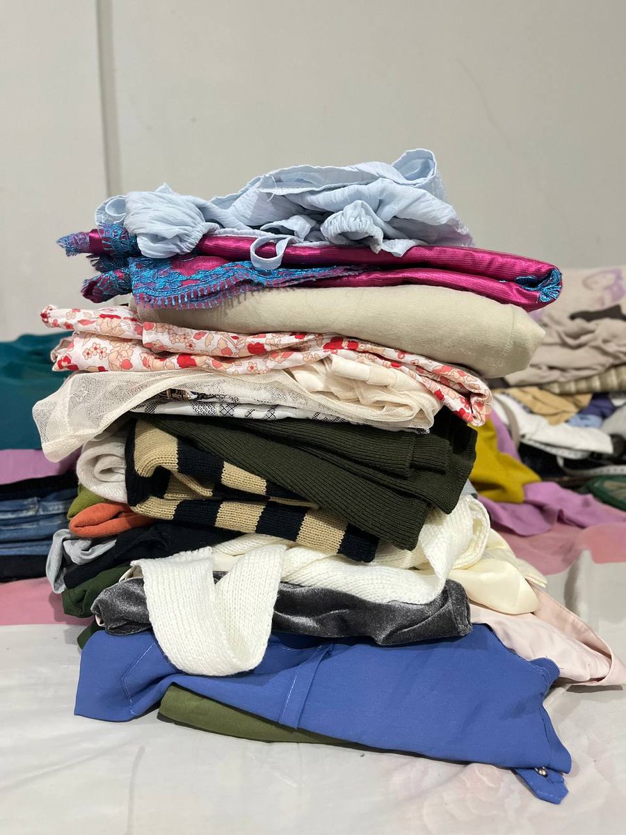 ebstractstuff's tweet photo. haii, aku mau preloved pemakaian pribadi, sekalian kosongin lemari. mostly 1-3 kali pemakaian aja. ada kemeja, blouse, outer, kebaya,  dan celana.

mulai dari ld kecil - besar yaa

start from 20k-60k, bisa co 🍊
brand &amp; no brand 

ada kah yang mauu? https://t.co/gMHabAX6s3