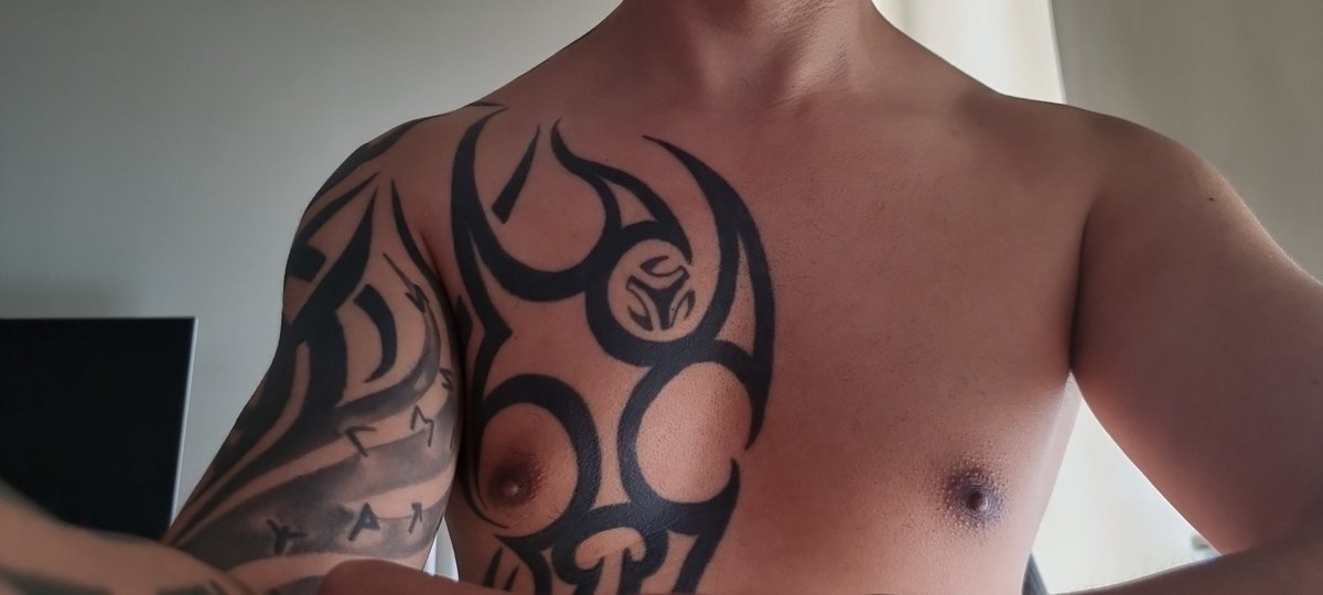 BdsmChroma's tweet photo. Pss ya valió... me volví a rasurar https://t.co/G2pO9HhHHS