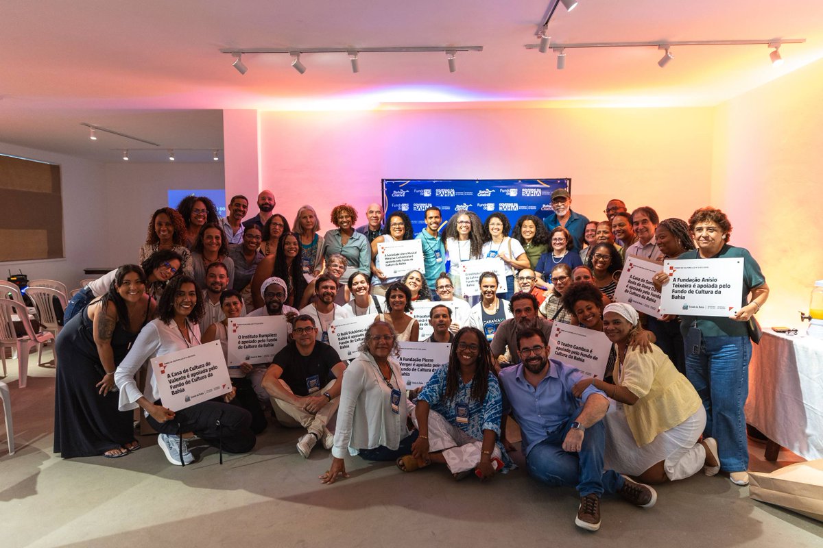 Representantes de 20 instituições culturais apoiadas pelo FCBA se reuniram no MAB para debater o programa, trocar experiências e fortalecer a política cultural na Bahia. O encontro celebrou investimentos de R$30 milhões em 36 meses.
Saiba mais: ba.gov.br/cultura/notici…