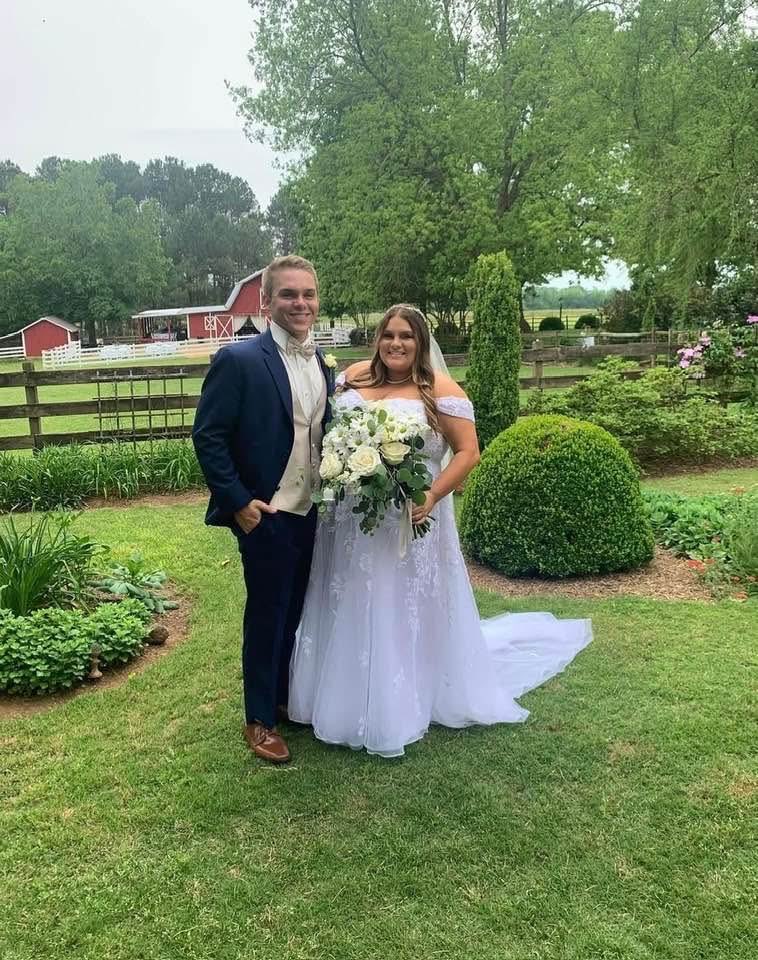 ClayVanMeterSF's tweet photo. Happy National Siblings Day!!! Don’t forget to call your siblings and tell them you love them! Family is important at the Clay Van Meter State Farm Insurance Agency. 
#ClayVanMeterStateFarmInsuranceAgency
#CVMSF
@CVMSTATEFARM
#NationalSiblingsDay https://t.co/JqUCApaLVk