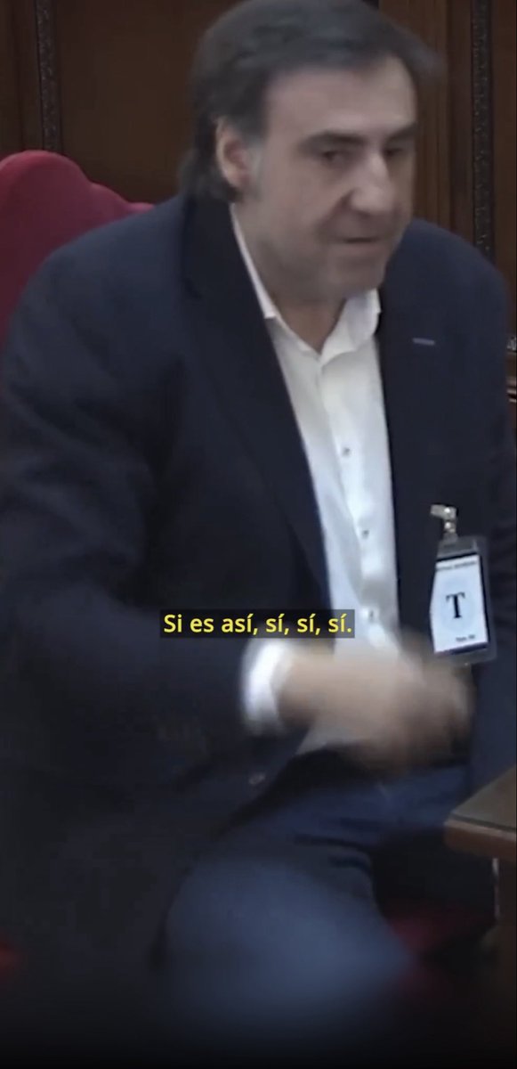 Da_8_6's tweet photo. @elespanolcom Discutiendo un rato con tu colega y de repente… flashback de anoche tras el Jäger https://t.co/x9bDAHk9DO