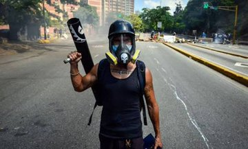 La derecha en Venezuela 🇻🇪 #LaChifladaFinanciaCaos

Eran inocentes marchando por la libertad...

Niño de 25 años llevando una bazuca que lanzaba granadas fragmentarias a seres humanos, potes con mierda... plomo a la guardia nacional pero eran inocentes que asesinaron venezolanos.