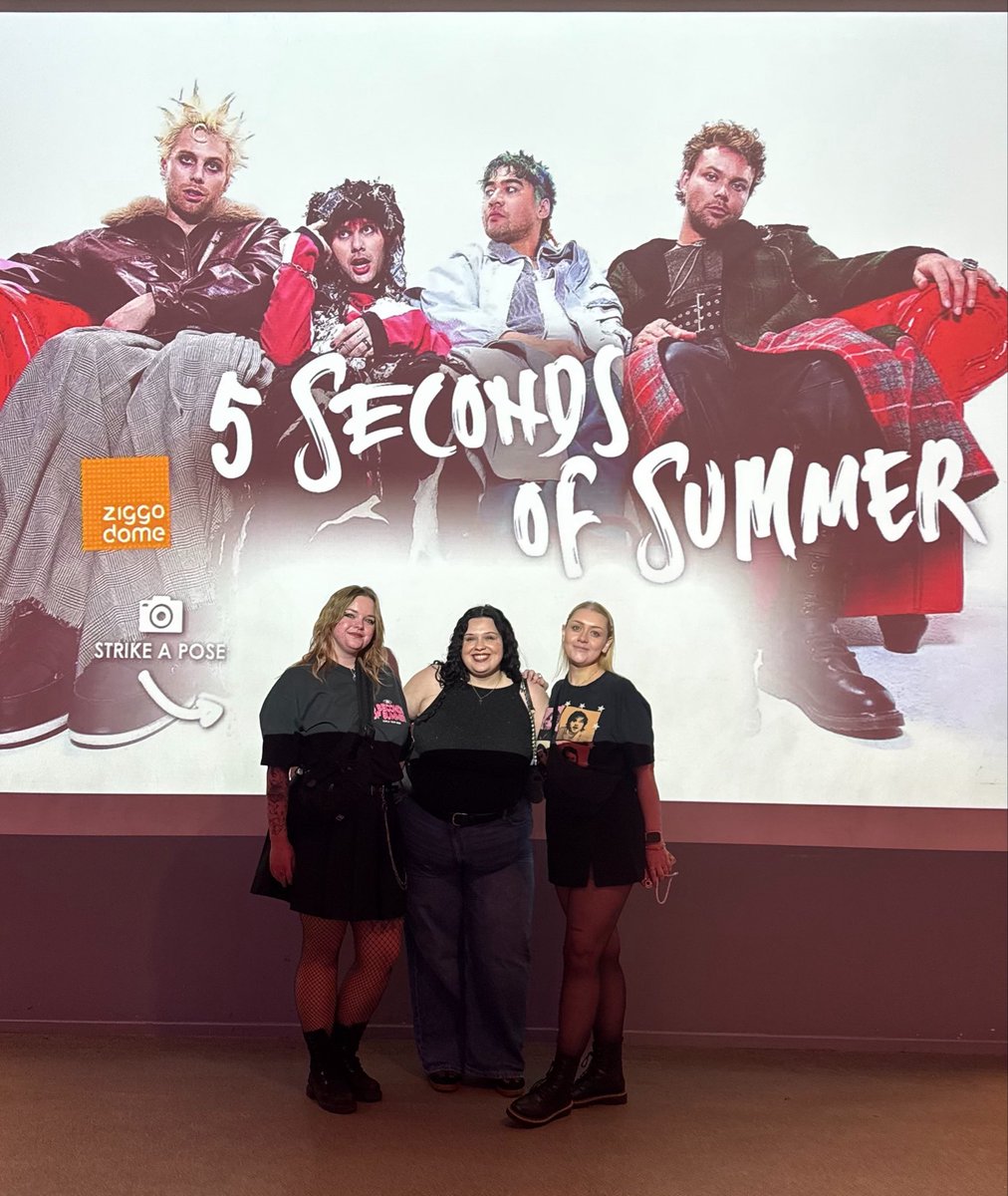 ZiggoDome's tweet image. Strike a pose and smile! 🤩 Don’t forget to take a picture in front of our amazing photowall ✨ #ZiggoDome #5SOS