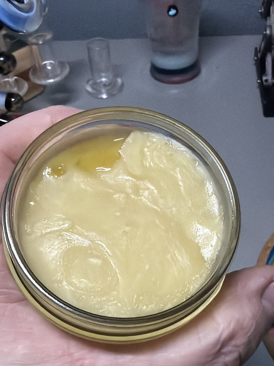 beardedroots420's tweet photo. 1st wash Tallymon.
Pictures don’t do this shit justice wish I could smoke with you all. Every last one of yall. I’d set a whole qp aside and have a huge sesh!!! lol
Much love guys.
Happy dabbing.
I do keep a lil 1st wash for myself. But I keep the full spec for me. Bulls need to be paid so I try to use the 1st wash for that. Stoopid fire for a very affordable dollar 💵