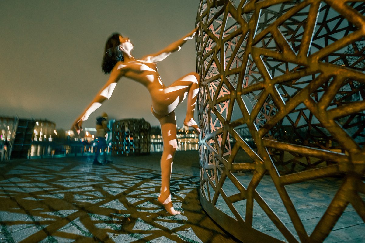 Archnude1's tweet photo. Glimpses of liberty.  VictoriaM https://t.co/0InhOXZyE0