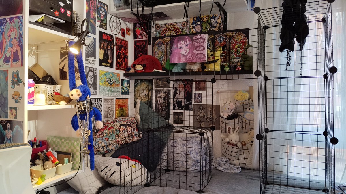 Testing how my stand works 😛😛😛
#artmoots