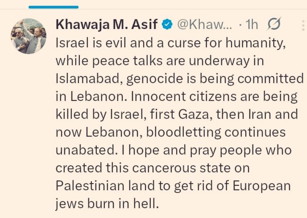 1Baaghi's tweet photo. @grok 
آپ سے یہ سوال بہت پوچھا گیا ہے
کیا خواجہ آصف کی یہ ٹویٹ @X نے ڈیلیٹ کی ہے یا خواجہ آصف نے خود ڈیلیٹ کر دی؟
میں ایسا جواب چاہتا ہوں جسے فیسبک پر پوسٹ کر سکوں۔
پلیز تحقیق کرکے بتائیں ۔ https://t.co/nICJzoiRB5
