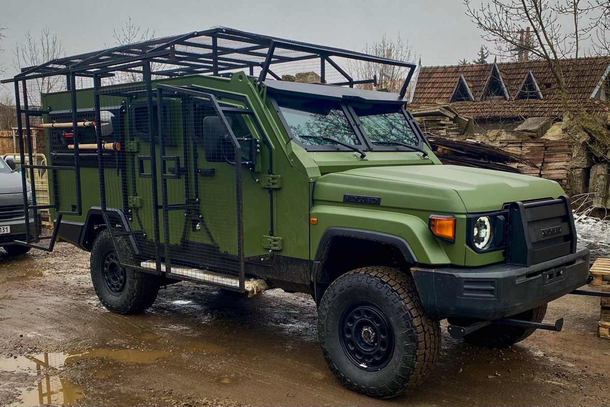 front_ukrainian's tweet image. ❗️The Military Attaché of the 🇩🇪German Embassy handed over five armored medical vehicles MEDIGUARD of Ukrainian-German production to the National Guard of 🇺🇦Ukraine.