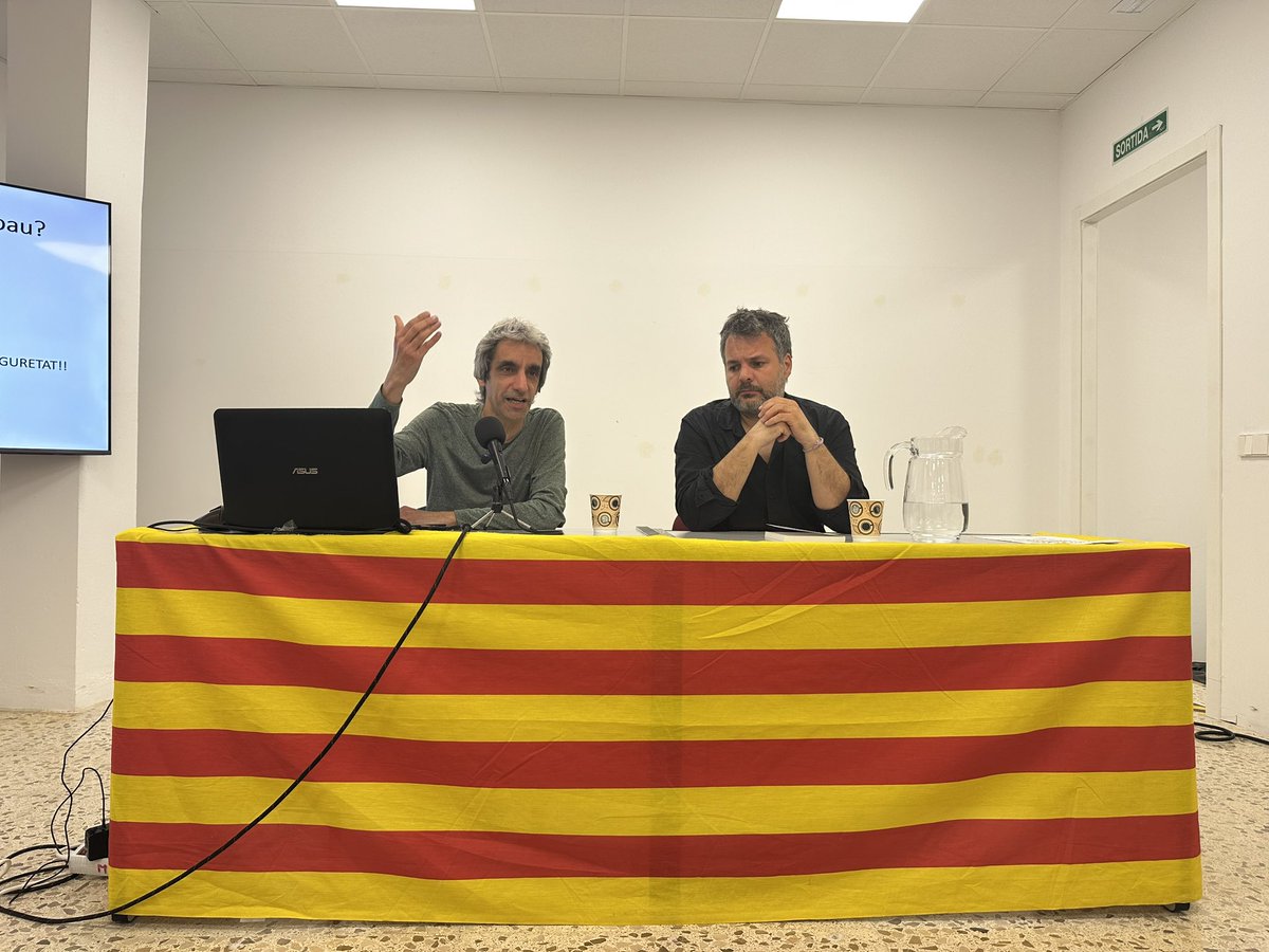 jmvidalillanes's tweet image. Escoltant la interessantíssima conferència i presentació del llibre “Pau” amb @Jordi_Armadans a La Col·lectiva de #Palma. @dardermascaro