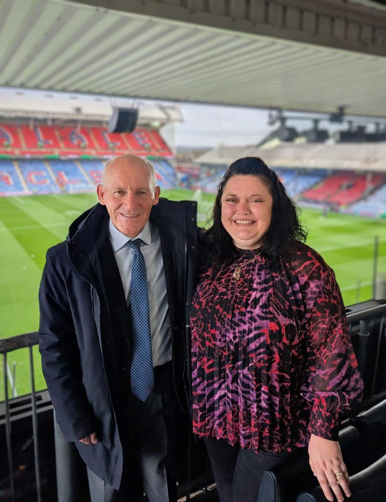 wendymurphymufc's tweet image. Great experience last night ,we watched the @CPFC @acffiorentina match in the executive box,great game enjoyed with no stress being a neutral,icing on the cake was meeting the legend Steve Coppell #familytime #football #legends