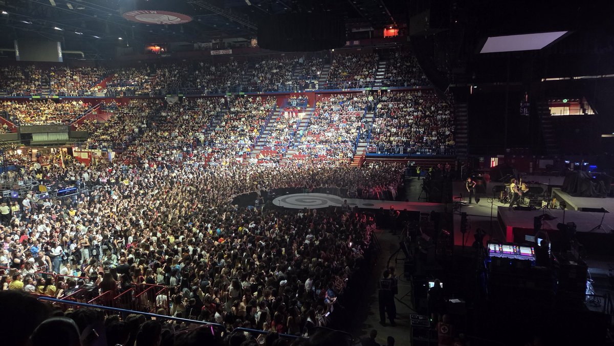 World Tomlinson tweet media