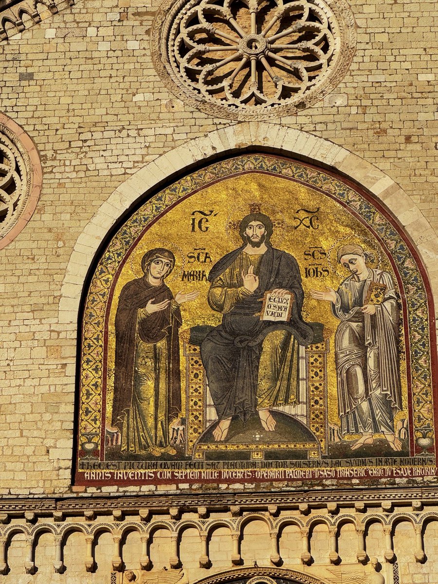 medii__aevi's tweet photo. Alcuni dettagli della bellissima Spoleto 🧡 https://t.co/Wwqh3dksx8