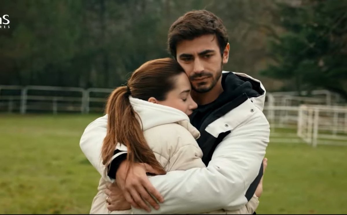 Meryturk_2442's tweet image. Were they MerTeş or EmSu 🤔😂
#Arafta | #MerTeş | #EmSu